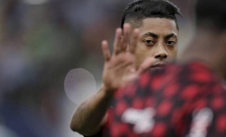 Defesa de Bruno Henrique, do Flamengo, pede arquivamento de investigação e alega que forçar cartão não é crime