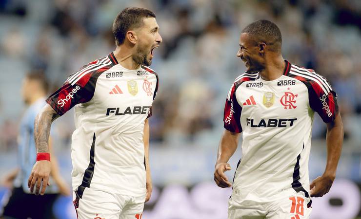 Arrascaeta marca duas vezes, Flamengo derrota o Grêmio e assume a liderança provisória do Brasileiro