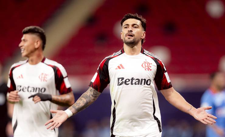 Arrascaeta brilha com dois gols e Flamengo vence Cruz Azul na Copa Intercontinental