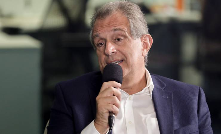 Presidente do Flamengo defende decisão de vender jogadores apenas à vista: 'Deveriam se surpreender com quem não paga'