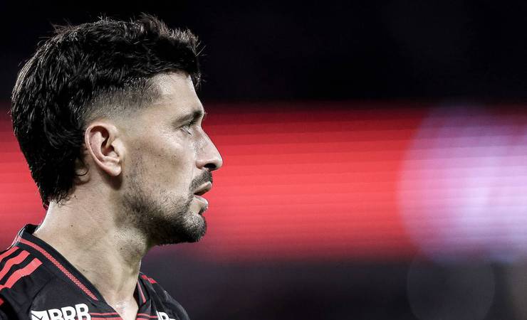 Arrascaeta comenta críticas da torcida e projeta disputa com Carrascal no Flamengo