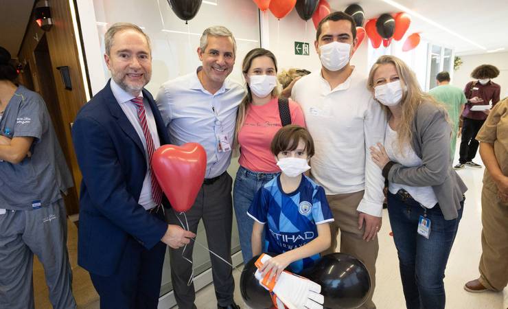 Davi, 7 anos, supera transplante de coração e vibra com final do Flamengo na Libertadores