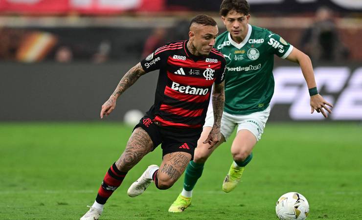 Cebolinha celebra tricampeonato, mas foca em jogar para garantir futuro no Flamengo
