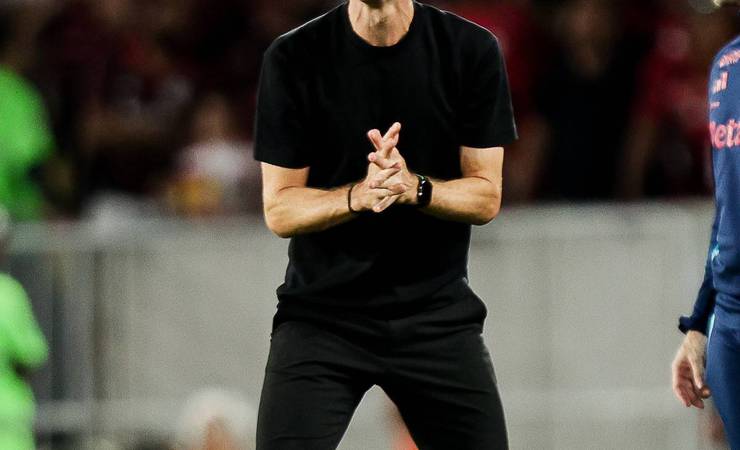 Filipe Luís celebra um ano no Flamengo após empate tático no Maracanã