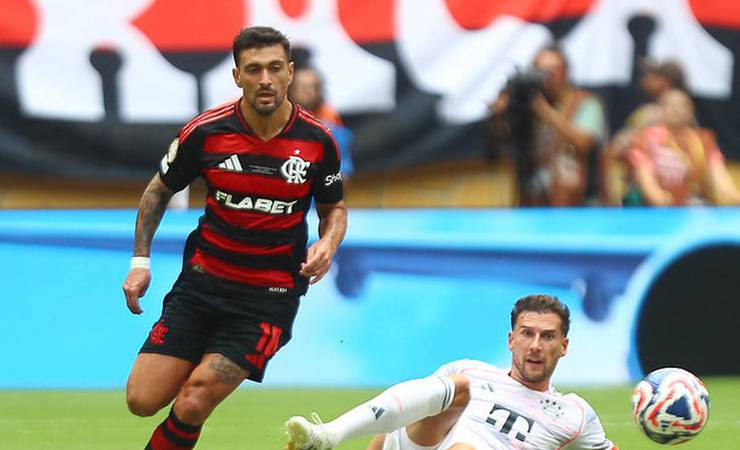 Bastidores: diretoria do Flamengo temeu que Filipe Luís escalasse Arrascaeta e reprovou estratégia contra o Bayern