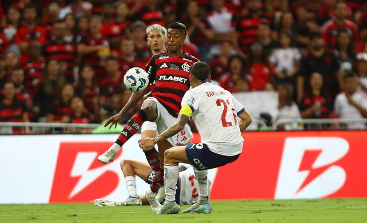 Elogiado por Filipe Luís, Bruno Henrique vive seca de gols e teve poucas ações efetivas contra o Bahia