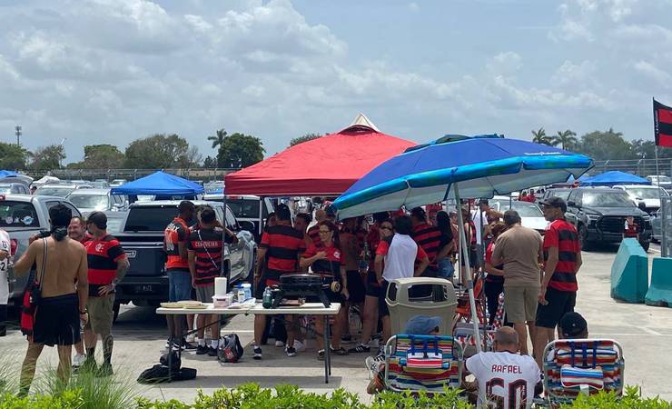 Mundial de Clubes: Torcida do Flamengo prepara festa com bandeiras e mosaico com faixas contra o Bayern
