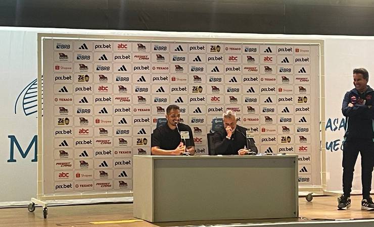 Emocionado, Danilo é apresentado no Flamengo, seu time do coração: 'passa um filme na cabeça'