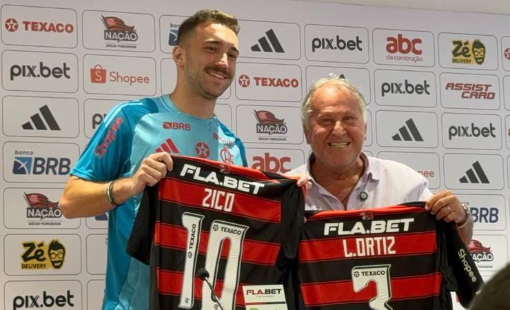 Flamengo: Zico 'homenageia' Léo Ortiz e dupla troca camisas em momento especial no Ninho do Urubu