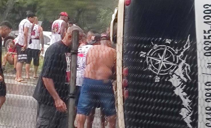 Acidente na Via Dutra deixa 46 torcedores do Flamengo feridos a caminho de Buenos Aires