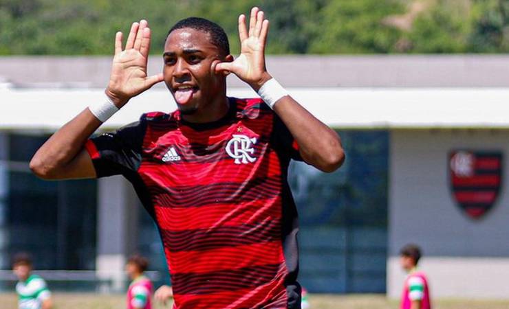 Entenda por que o Flamengo decidiu 'esconder' jovens da base e limitar transmissões