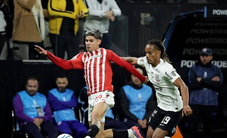 Estudiantes vence o Corinthians por 1 a 0 e avança às semifinais da Libertadores