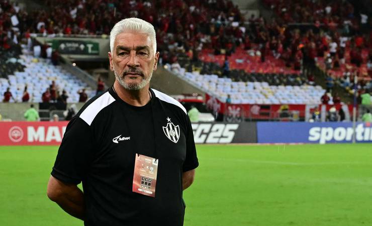 Técnico do Central Córdoba, algoz do Flamengo, lutou na Guerra das Malvinas e escapou da morte duas vezes