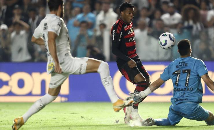 Flamengo deixa Neymar decidir e derrota dura para Santos não condiz com aspirações desta temporada
