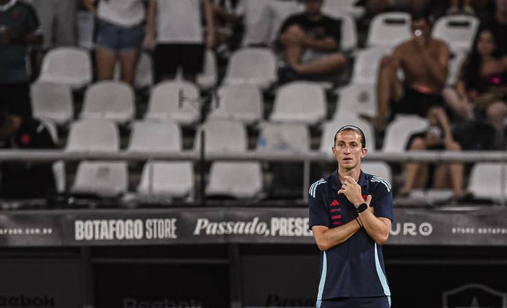 Filipe Luís lamenta baixo público mas diz entender escolha do Vasco contra o Flamengo: 'Eu tiraria o jogo do Maracanã'