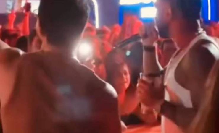 De férias no Cruzeiro, Gabigol canta música do Flamengo em evento no Rio de Janeiro