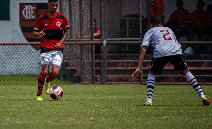 Carioca Sub-17: depois de empate sem gols, Flamengo leva ponto extra nos pênaltis em clássico com o Vasco