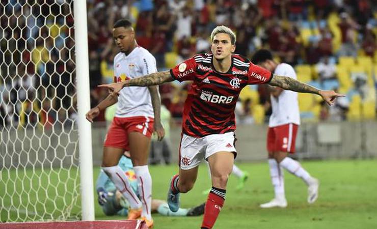 De novo em alta no Flamengo, Pedro reencontra adversário de seu último hat-trick; veja vídeo