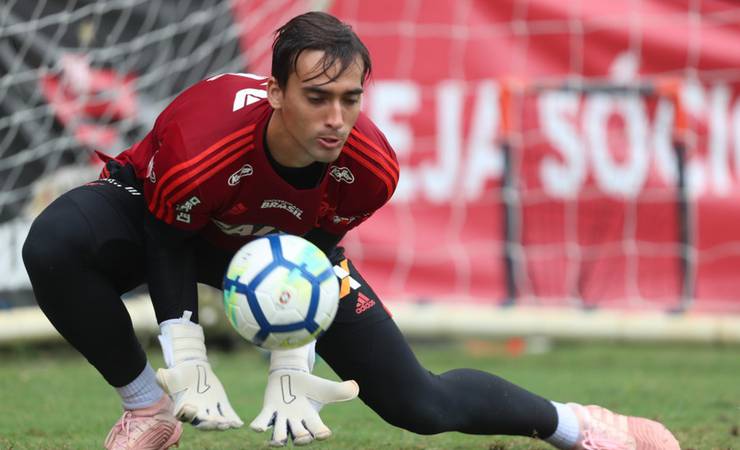 Após 12 anos de Flamengo, goleiro César se despede: "Com orgulho, sou cria do Mengão"