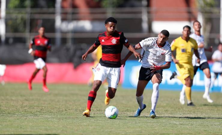 Após "temporada conturbada", Sub-17 do Flamengo inicia ano com Matheus França em alta