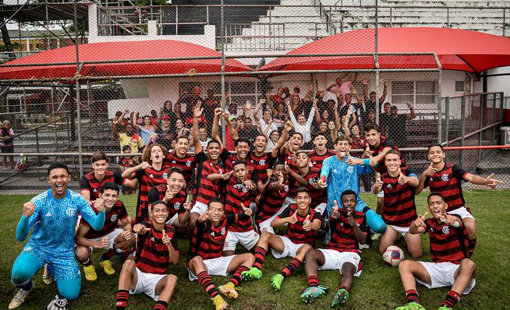 Flamengo goleia Volta Redonda por 8 a 1 e conquista Taça Guanabara Sub-15