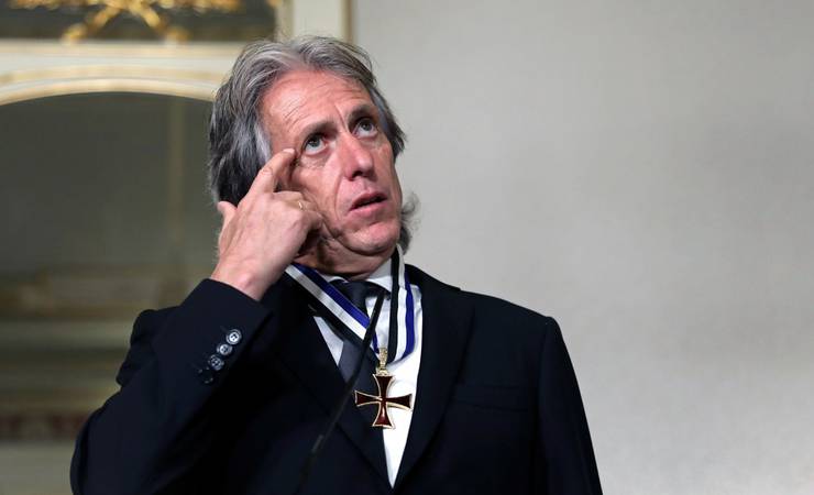 Após títulos e homenagens no Brasil, Jorge Jesus é condecorado em Portugal