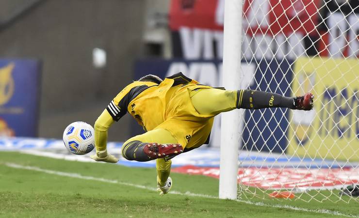 Diego Alves, do Flamengo, minimiza discussões em jogo contra Grêmio: "Sequência gera rivalidade"