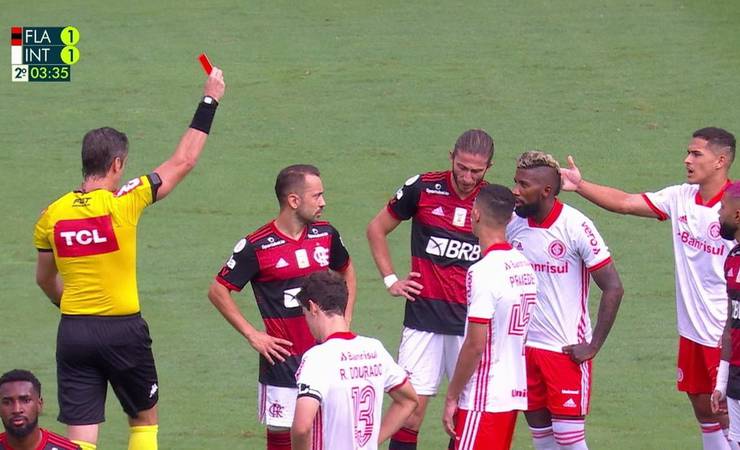 Internacional efetua pagamento de R$ 1 milhão ao Flamengo por ter escalado Rodinei