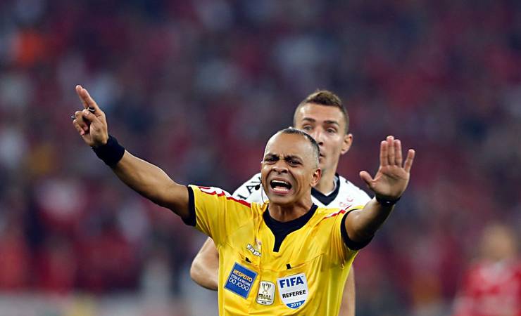 Flamengo oficializa à CBF pedido de troca de arbitragem do jogo com o São Paulo