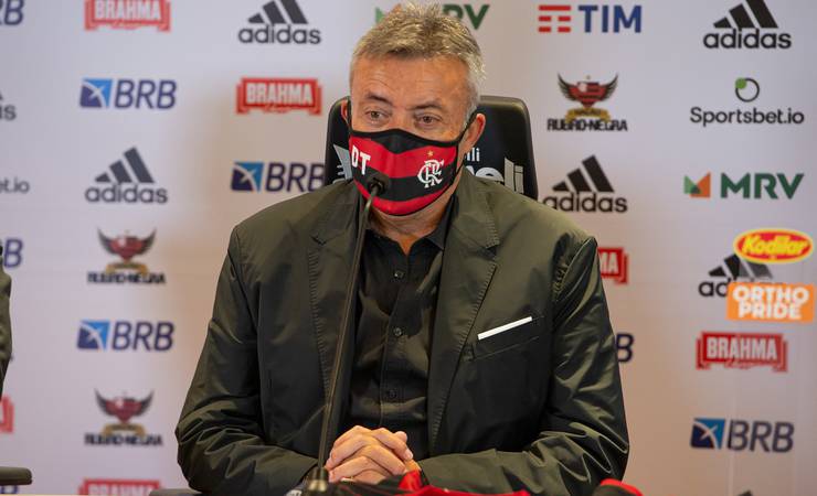 Na base do portunhol, Domènec chega ao Flamengo e revela dica de Guardiola: "Não deixe passar"