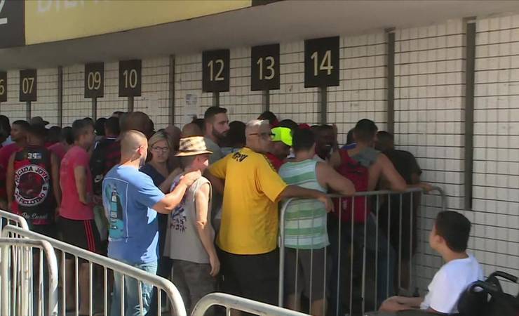 Flamengo x Grêmio: troca de ingressos causa tumulto nas bilheterias do Maracanã; vídeo