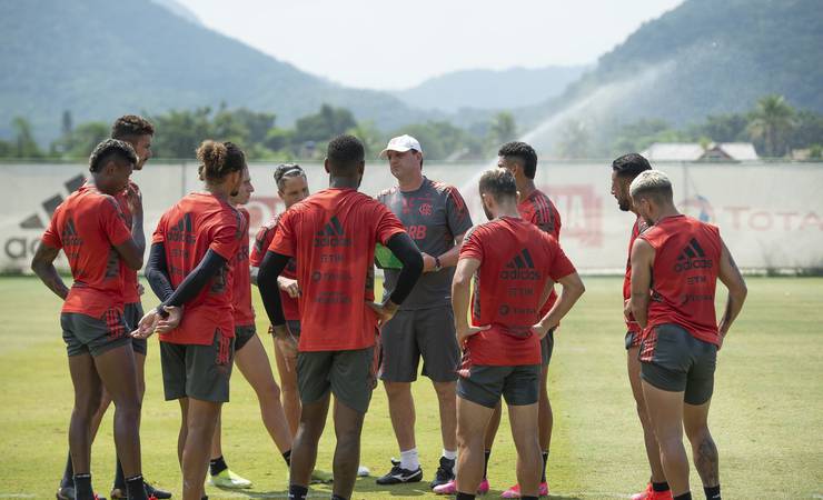 Flamengo divulga lista com 50 jogadores inscritos para a Libertadores; confira