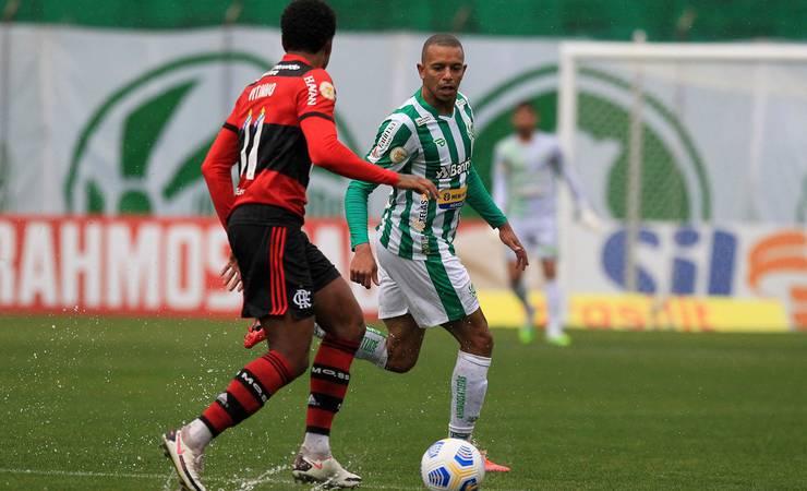 Atuações do Flamengo: Matheuzinho, Diego e Vitinho vão mal na derrota para o Juventude