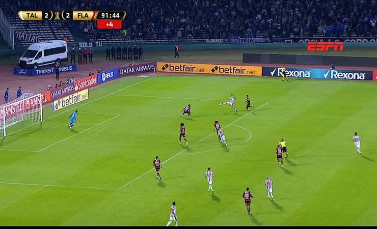 Pablo sente dores musculares contra o Talleres, e Flamengo tem cinco zagueiros no DM