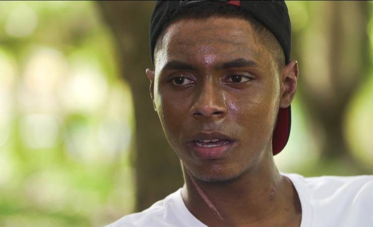 Em nome dos amigos do Ninho, Jhonata tenta superar dor para recomeçar: ''É uma nova vida''