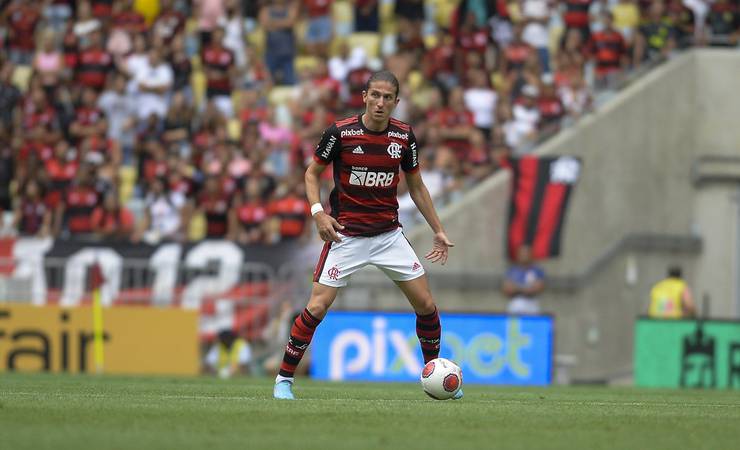Dono da bola no Flamengo, Filipe Luís se destaca também nas medições físicas neste início de ano