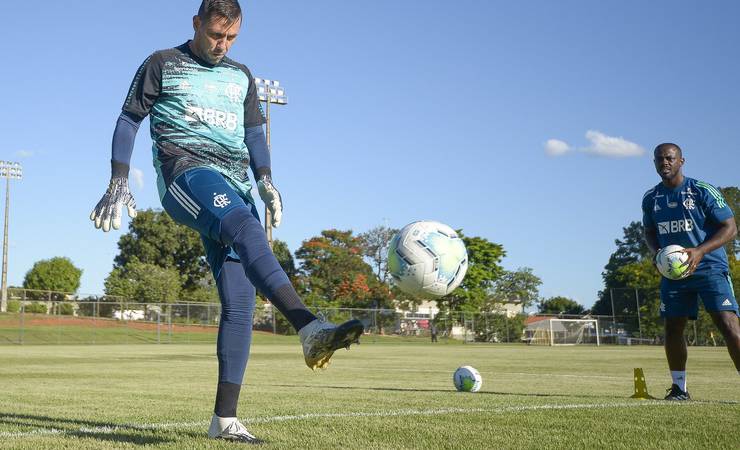Fundamental para Rogério Ceni, Diego Alves treina bem e faz teste para confirmar volta no Flamengo