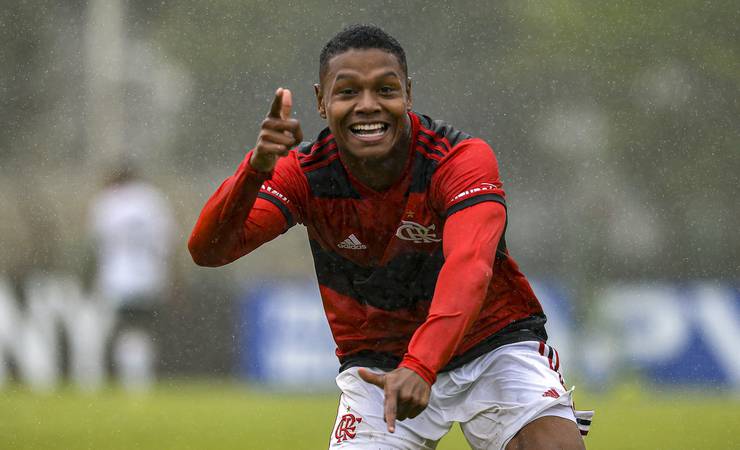 Aposta em garotos no Carioca não é novidade; relembre estreias do Flamengo com time alternativo