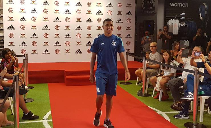 Em evento com reforços para 2020, Flamengo apresenta novos uniformes de treino