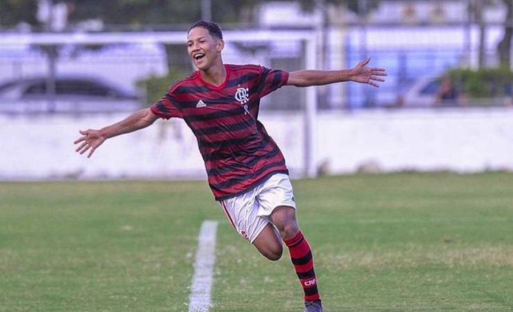 Flamengo renova contrato com Samuel, do sub-20, com multa de 50 milhões de euros