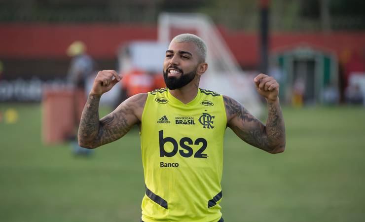 Gabigol volta a se derreter pelo Flamengo: “Todo mundo devia vestir essa camisa um dia”