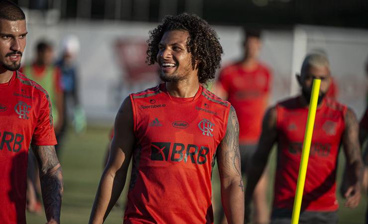 Experiente e versátil, Arão acumula função de consultor dos garotos do Flamengo: "Tem que ser duro"