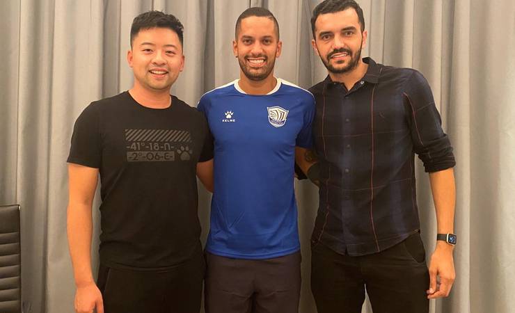 Fora dos planos do Flamengo, Rômulo tem contrato rescindido "de forma amigável" e acerta com clube chinês