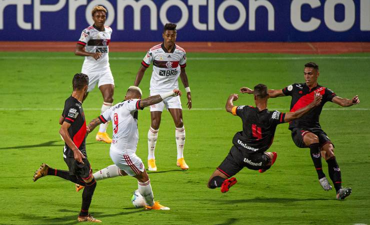 Atuações do Flamengo: Rodrigo Caio fica exposto, companheiros vão ainda pior e Gabigol supera maior jejum