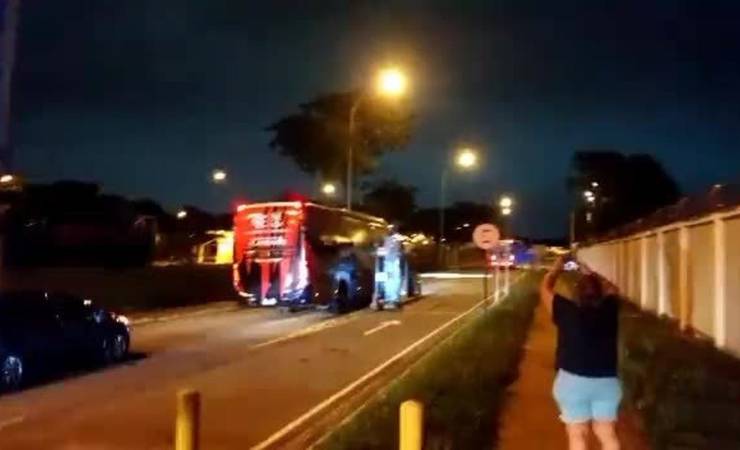 Flamengo dribla protesto de torcedores no embarque para estreia na Libertadores