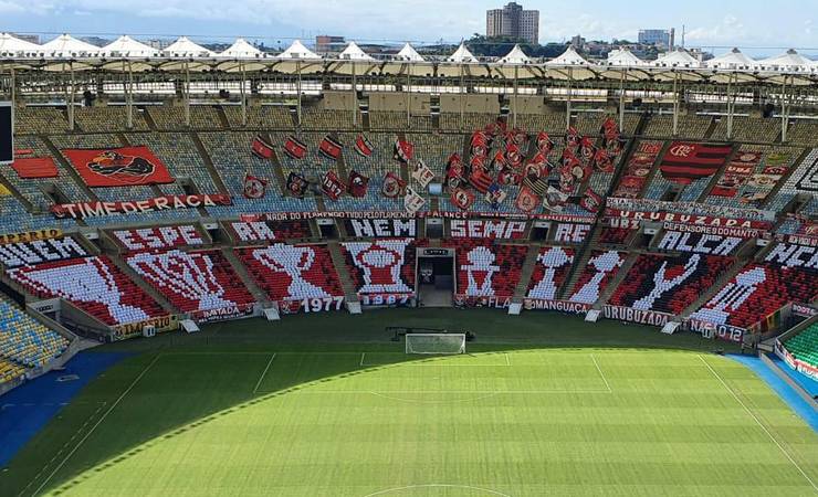 Torcedores do Flamengo contra-atacam e provocam Fluminense com mosaico para a final