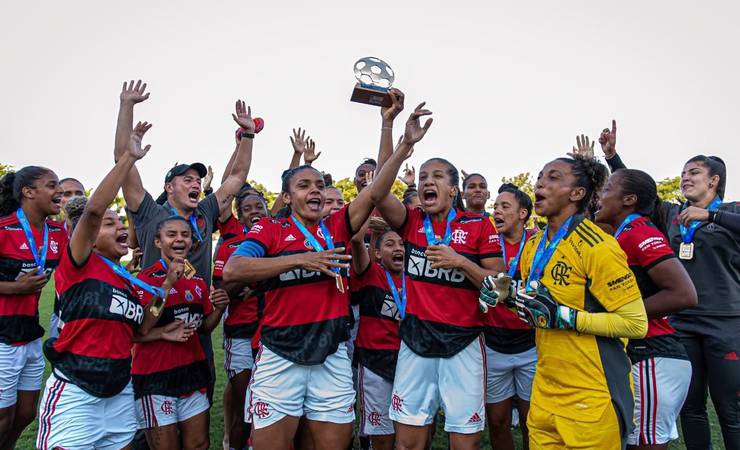 Flamengo atropela o Pérolas Negras e conquista a Taça Guanabara no Carioca feminino
