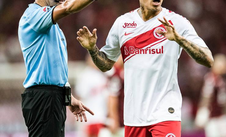Guerrero responde a provocações da torcida do Flamengo e lembra jogo de volta: "Lá, lá"