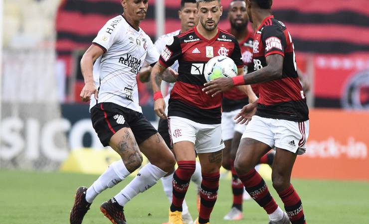 Com maratona pela frente, Dome tem missão de armar o Flamengo sem dupla Arrascaeta e Everton