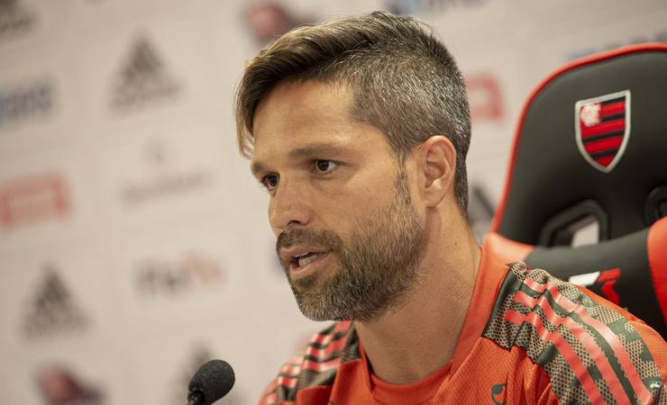 Com elenco principal de volta, Diego exalta mentalidade vencedora para Flamengo seguir em rota de títulos